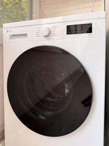 Open Special Price Mujeong Station 7 minutes Lotte World Seokchon Lake Garden Five Adjacent Two Rooms 4 people, up to 8 people