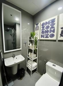 Modern 1BR Condo in Makati Netflix WiFi