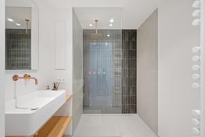 Completely renovated, direct sea view, cosy apartment