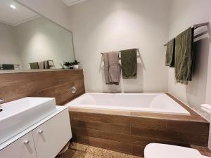 Modern Centrally Located Two Bedroom Apartment