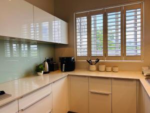 Modern Centrally Located Two Bedroom Apartment