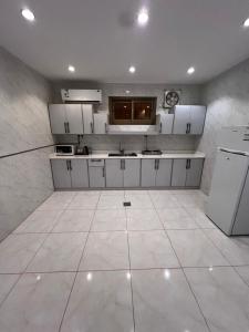 شقة بغرفتينن نوم وصالة بدخول ذكي