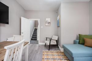 2 Bed 1 Bath Two-Story Apartment with Private Entrance