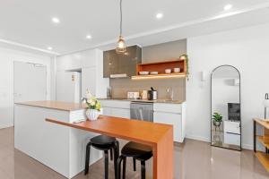 West End Retreat with Rooftop Pool by Housemark Escapes