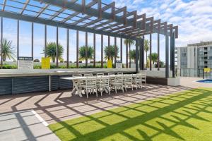 West End Retreat with Rooftop Pool by Housemark Escapes