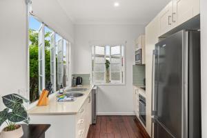 Charming 1 Bed Cottage with Garden Retreat