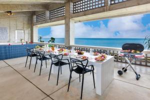 10 seconds to the sea, jacuzzi & BBQ available, ocean view from every room on the beach Terrace