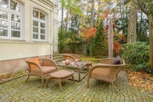 Luxury Villa with Sauna, Jacuzzi & Home Cinema by Renters Prestige