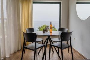 Apartments Lucija Makarska-first row to the sea