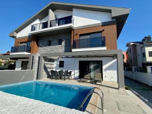 House of ALICE - Villa with Pool near Çalış Beach