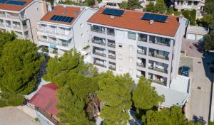 Apartments Lucija Makarska-first row to the sea