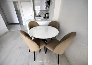 Sky-high comfort & city views