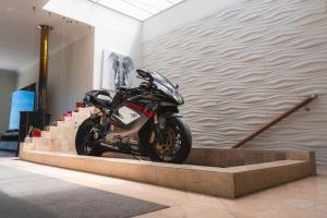 Luxurious Spacious Villa - Ocean & Mountain Views