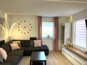 Modernes & zentral gelegenes Ferienhaus mit Garten und Parkplatz
