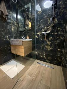 Beautiful 2BD Apartment with Large Terrace and Free Parking