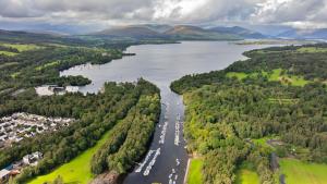 Finest Retreats - Riverside View