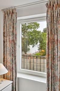 Finest Retreats - Riverside View