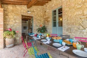 Podere Pisinano- Tuscan villa with swimming pool