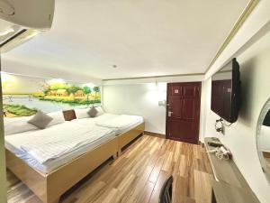 69s Hometel - Bonnie