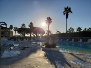 Cap Hermes 107 studio magnifique vue port 3 pers