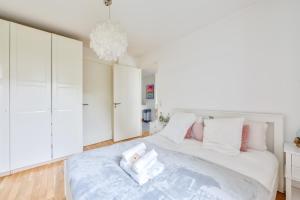 Nice 1BR flat with lovely terrace and parking