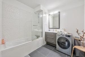 Nice 1BR flat with lovely terrace and parking