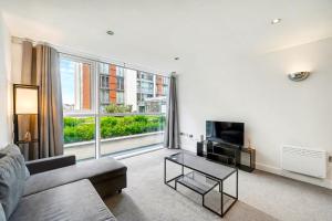 Baltic Apartment in Docklands near O2 & Canary wharf