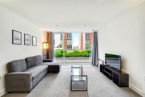 Baltic Apartment in Docklands near O2 & Canary wharf
