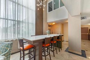 Quality Inn & Suites 5585 Ambler Drive Mississauga Ontario