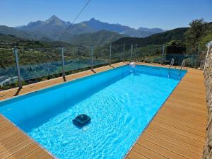 DA ERCOLE casa vacanze di lusso con giardino, piscina e idromassaggio.