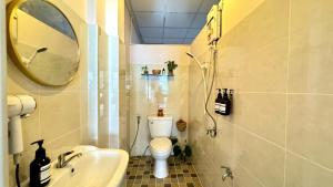 Baan YentaFo - Pink House in Talad Noi