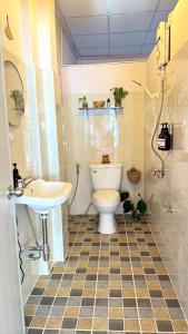 Baan YentaFo - Pink House in Talad Noi