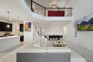 Luxurious Resort Home Near Disney & Shopping!