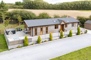 Immaculate 3-Bedroom Private Lodge near York