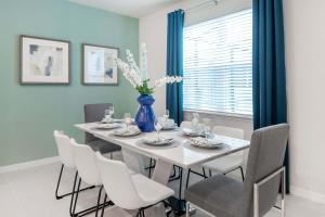 30% OFF! Spacious 5BR Home Near Disney, Gameroom