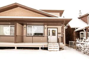 Luxe Escape Duo - 8 Beds - Sleeps 22 - 4 Car Garage