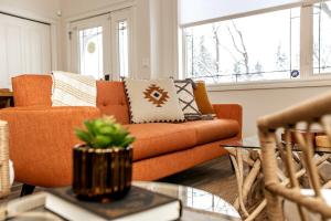 Luxe Escape Duo - 8 Beds - Sleeps 22 - 4 Car Garage