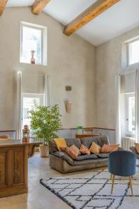 Provençal Farmhouse With Shared Pool In The Drôme