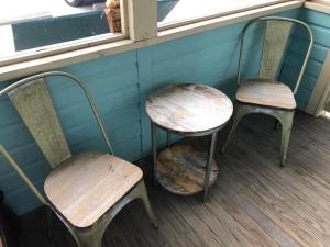 Picturesque Vintage Cabin with Lake Views in Florida