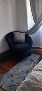 Stylish Bachelor with Oak Floors & View