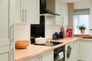 New! 2BR in Front Street