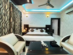 Sky Light Inn Hotel