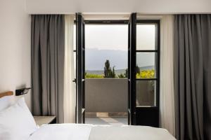 Centrale Lustica Bay by Angsana