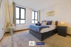 Spacious 2BR, 2BA Apt By Nativa Homes Short Lets & Serviced Accommodation Harrow With Fast WiFi, Kitchen