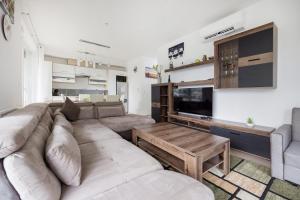 Urban Hideaway with Terrace & Garage