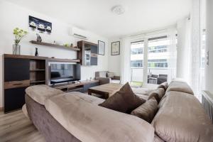 Urban Hideaway with Terrace & Garage