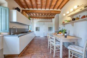 Podere Pisinano- Tuscan villa with swimming pool