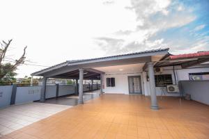 PD Corner Lot 5R3BR 16pax Pool Homestay 5min to Beach
