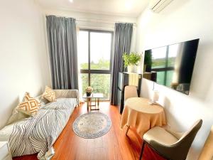 COZZY studio close HO TAY VS LOTTE MAIL