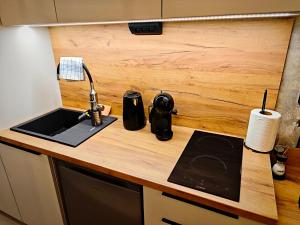 Axiom Suites - Zenith XV - Netflix, HBO, Champagne